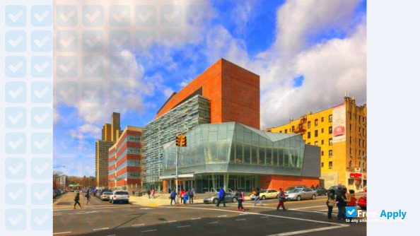 Фотография Medgar Evers College