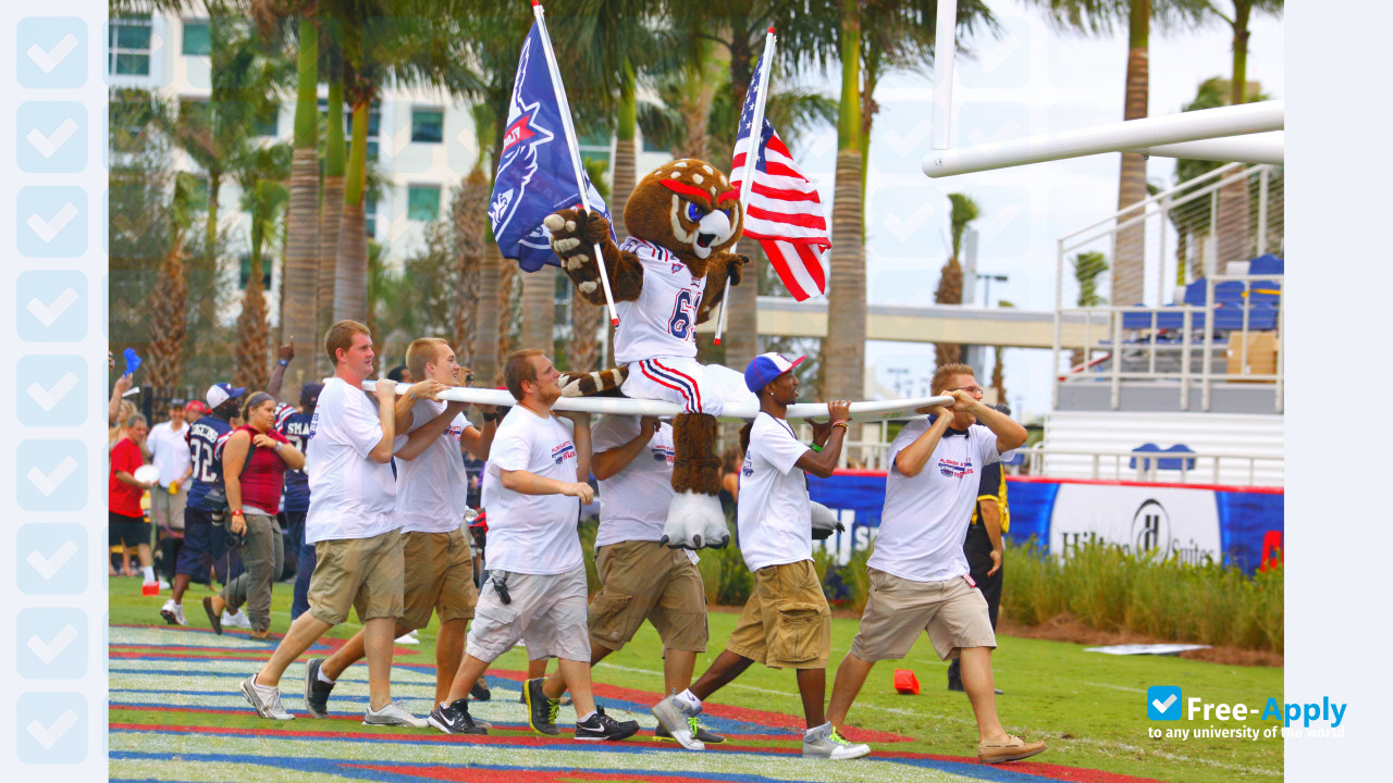 Florida Atlantic University photo #9