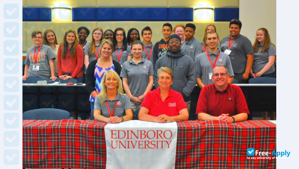Foto de la Edinboro University #10