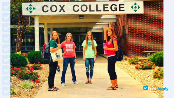 Foto de la Cox College #4