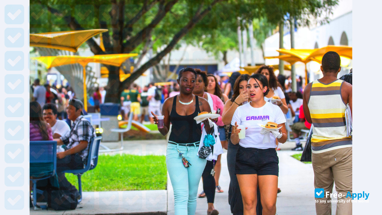 Florida International University фотография №3