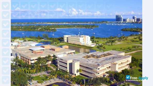 Florida International University фотография №6