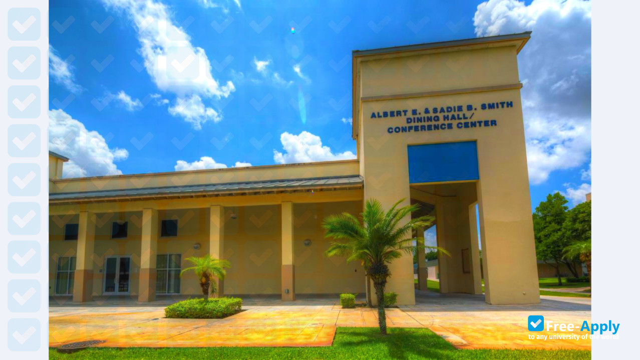 Florida Memorial University photo #4