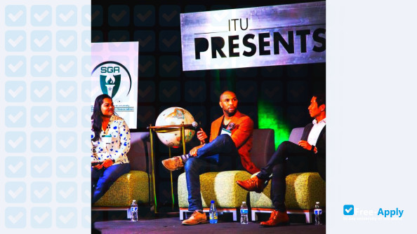 Foto de la International Technological University #9