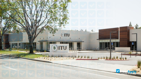 Foto de la International Technological University #1