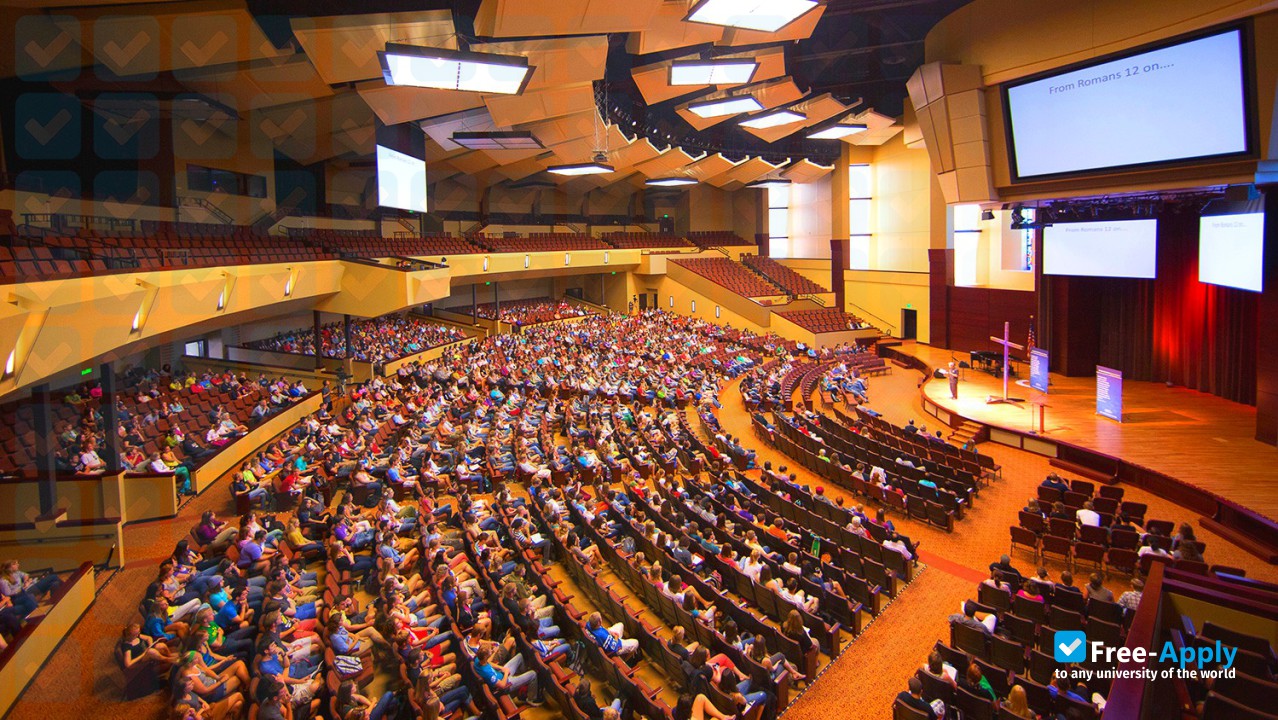 Indiana Wesleyan University photo #9