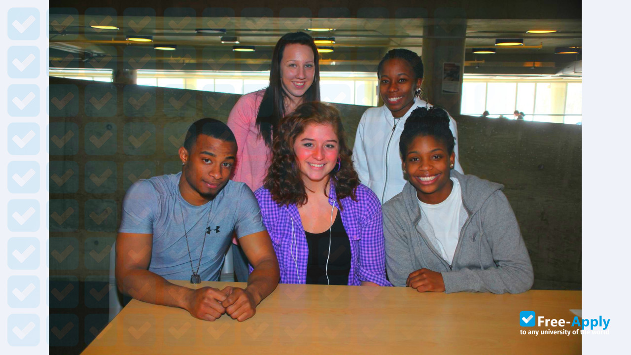 Foto de la Community College of Rhode Island #7