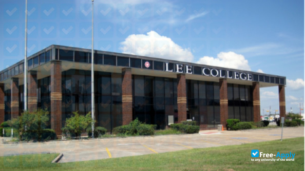 Lee College photo #7