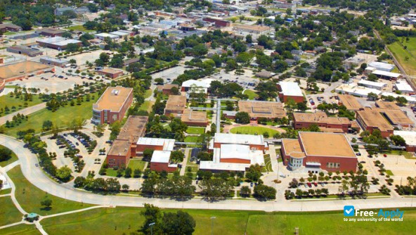 Lee College photo #5