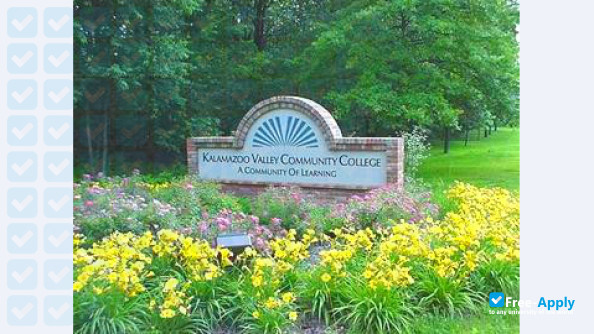 Kalamazoo Valley Community College фотография №9