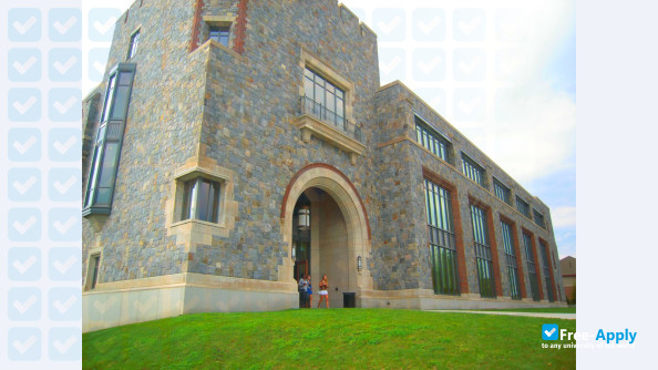 Foto de la Marist College #10