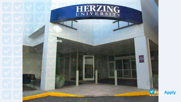Foto de la Herzing University #7