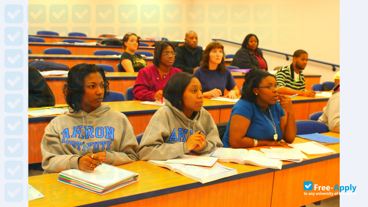 Foto de la Herzing University #9