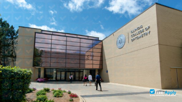 Photo de l’Illinois College of Optometry #3