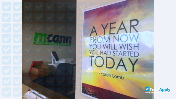 Foto de la McCann School of Business and Technology #5