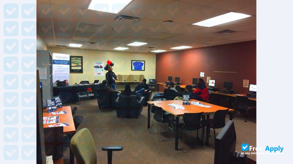 Foto de la McCann School of Business and Technology #6