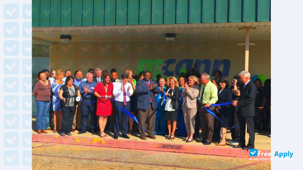 Foto de la McCann School of Business and Technology #3