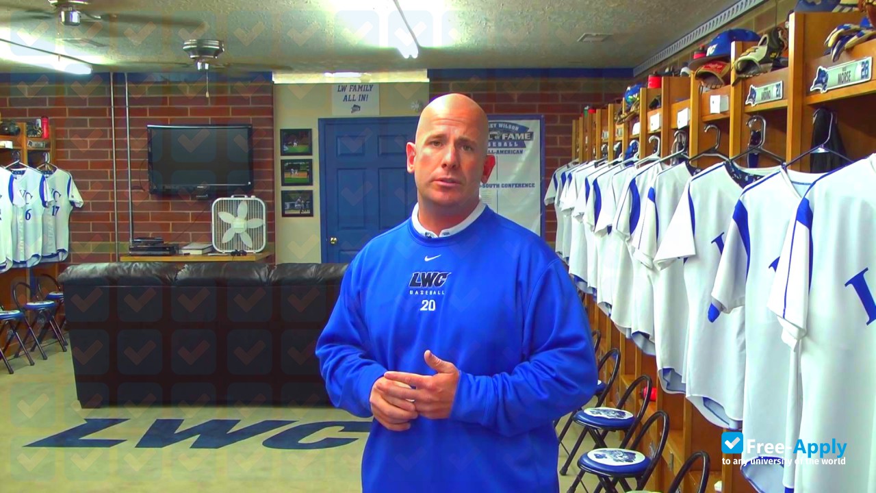 Lindsey Wilson College photo #7