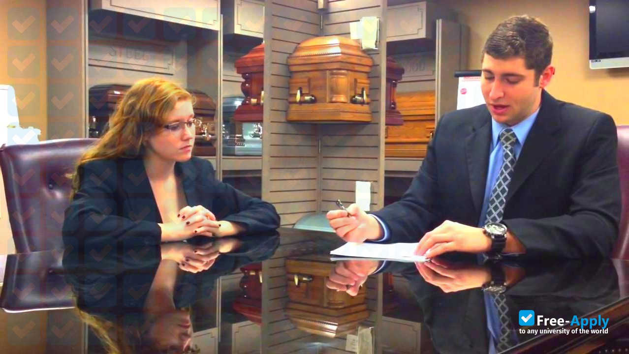 Foto de la John A. Gupton College #7