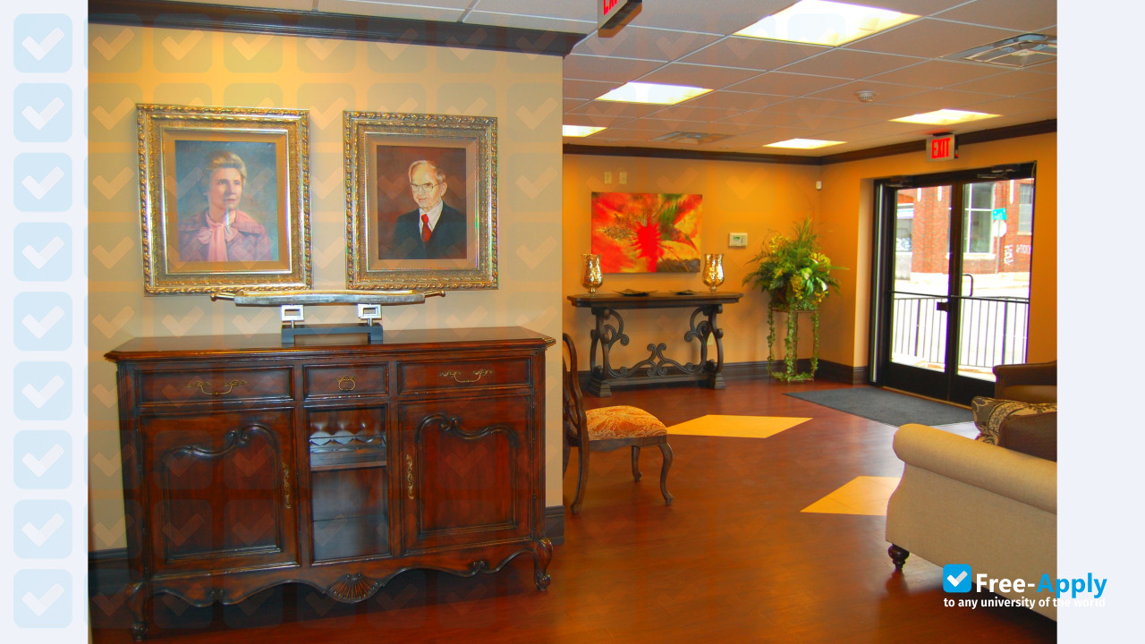 Foto de la John A. Gupton College #6