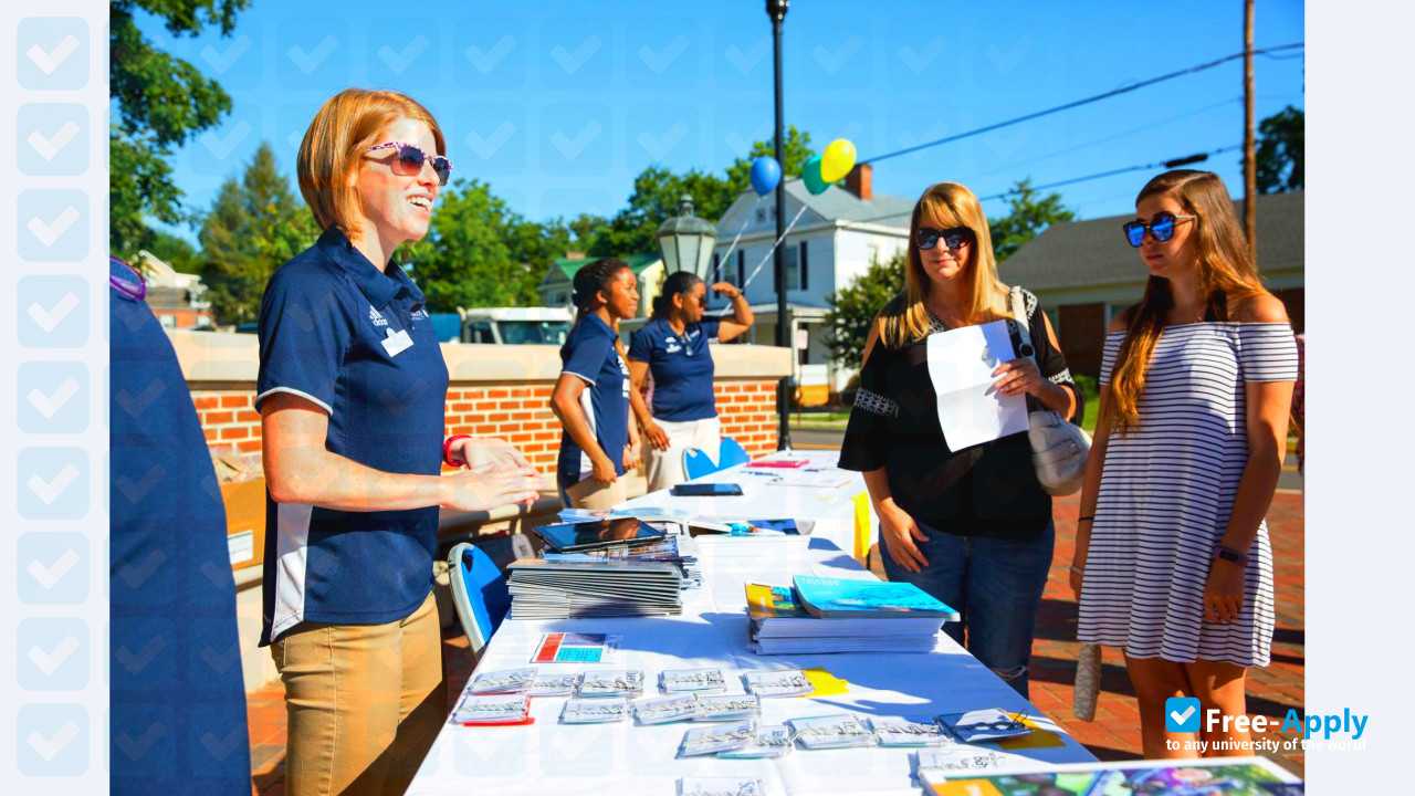 Longwood University photo #8
