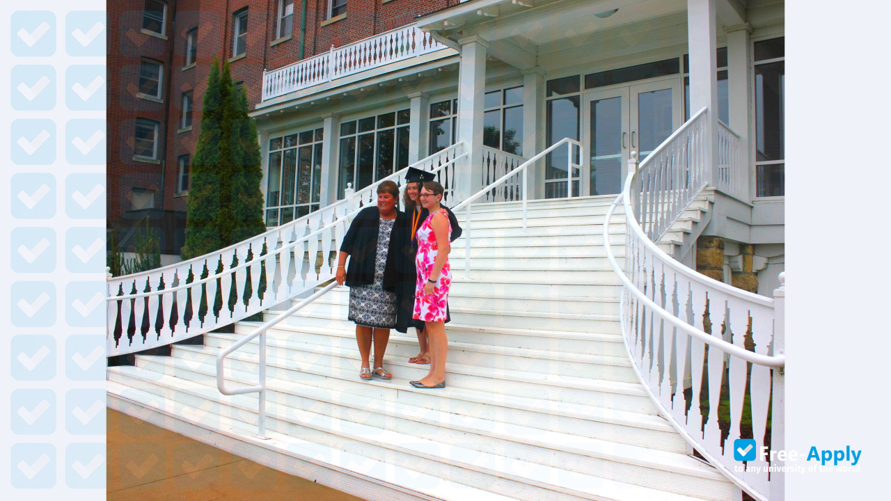 Foto de la Loras College #6