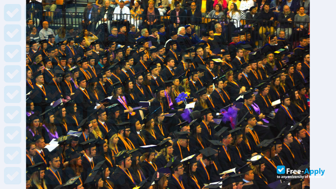 Foto de la Loras College #13