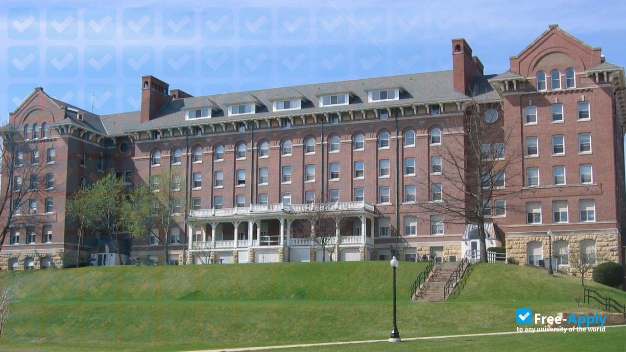 Foto de la Loras College #5