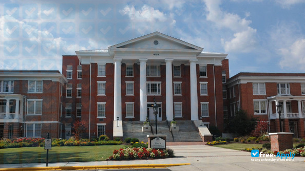 Foto de la Louisburg College #12