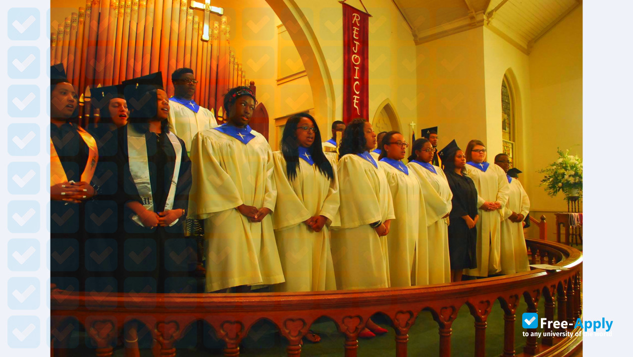 Foto de la Louisburg College #4