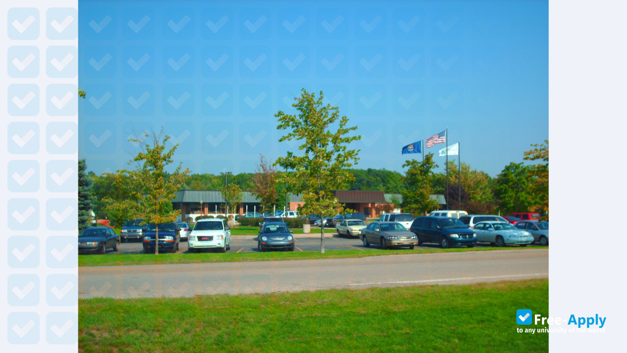 Foto de la Montcalm Community College #11