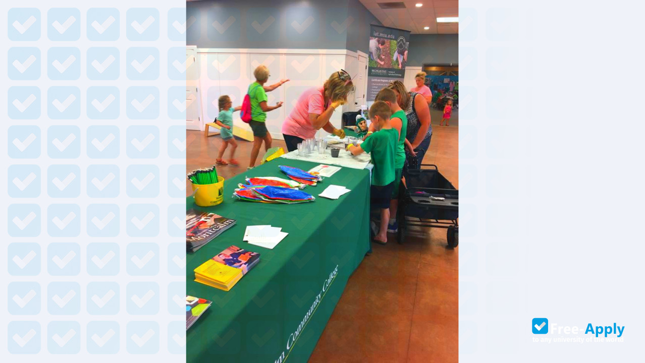 Foto de la Montcalm Community College #7