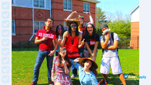 Foto de la Five Towns College #10