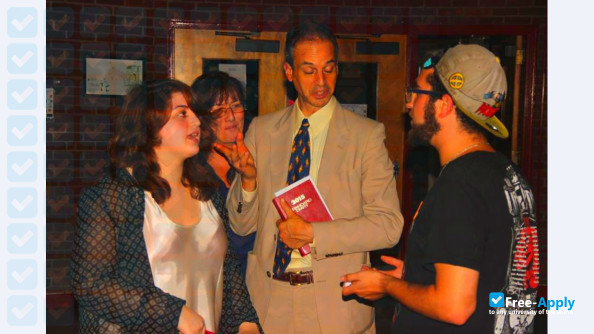 Foto de la Five Towns College #13