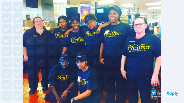 Foto de la Pfeiffer University #8