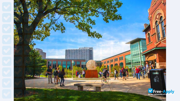 Loyola University Chicago photo #5