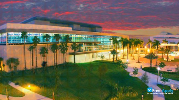 Nova Southeastern University photo #9