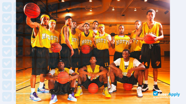 Mott Community College photo #1
