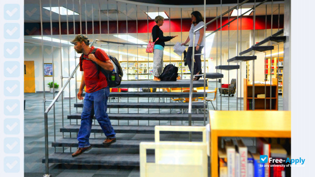 Mott Community College photo #3