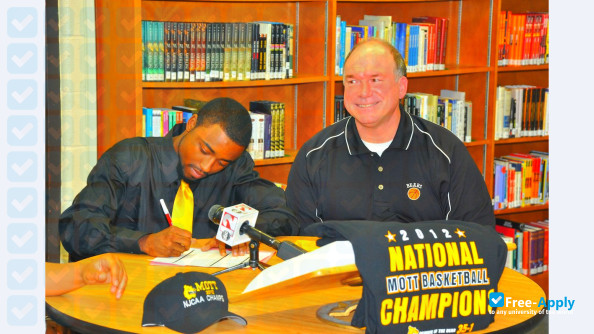 Mott Community College photo #5