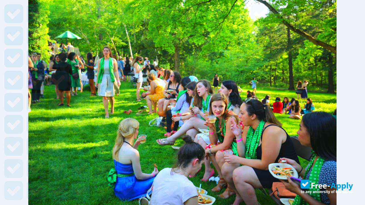 Mount Holyoke College photo #13