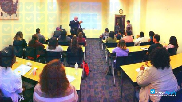 Foto de la MacCormac College #3