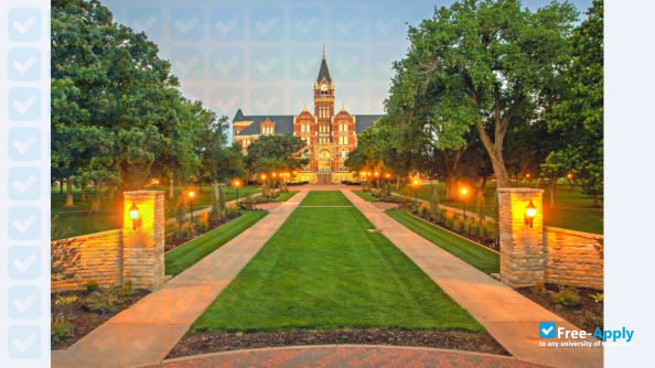 Foto de la Friends University #1