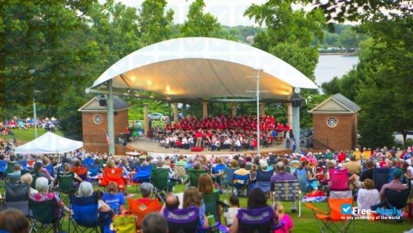 Furman University photo #6