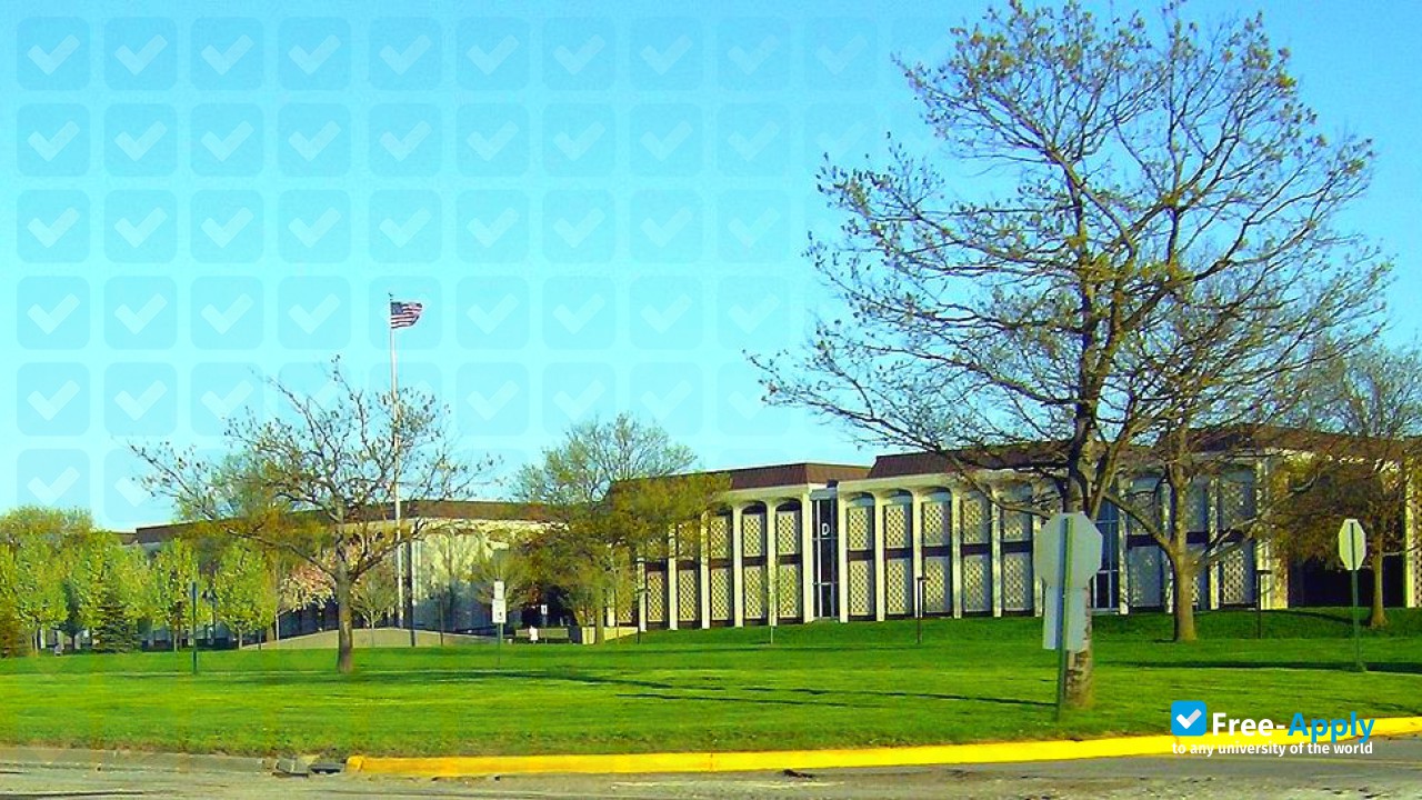 Macomb Community College photo #8