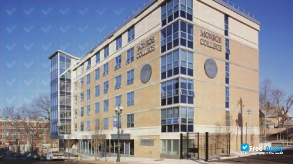 Monroe College photo #5