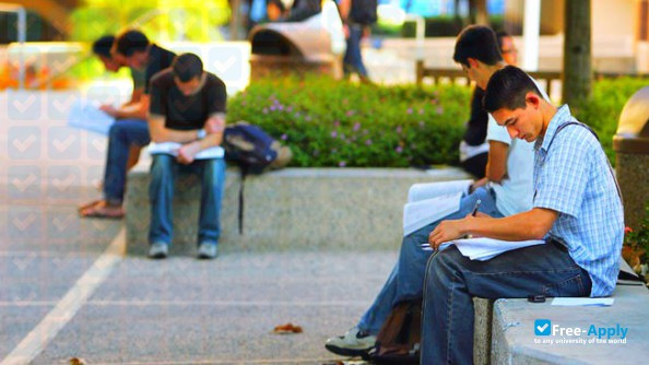 Foto de la National Hispanic University #7