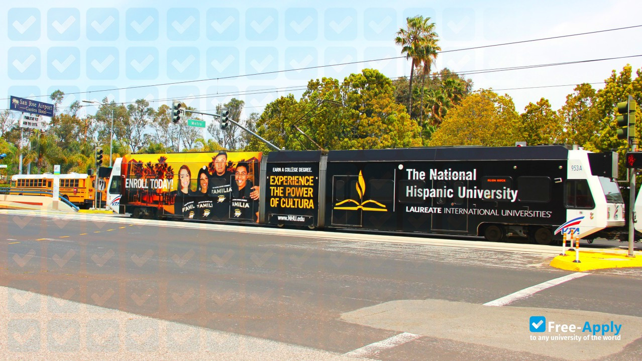 Foto de la National Hispanic University #3
