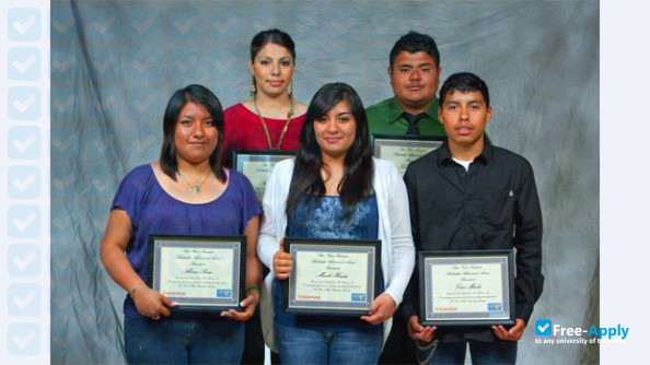 Foto de la National Hispanic University #9