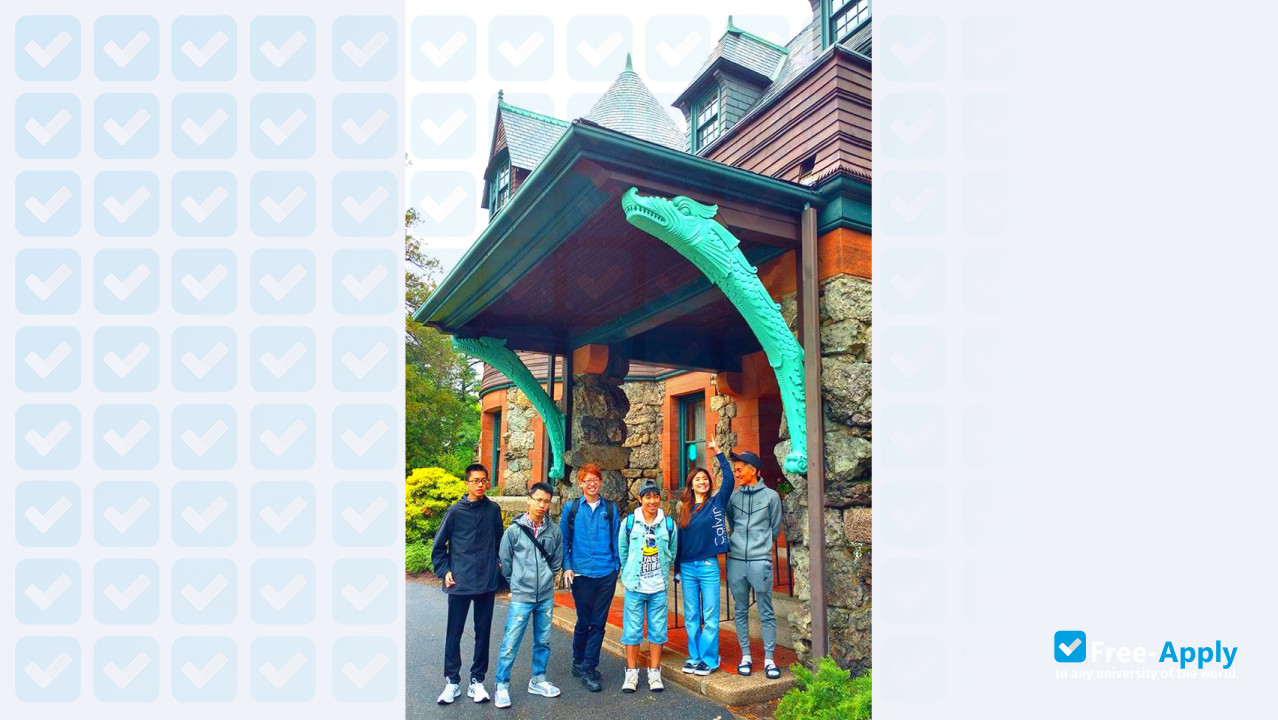 Foto de la Pine Manor College #8